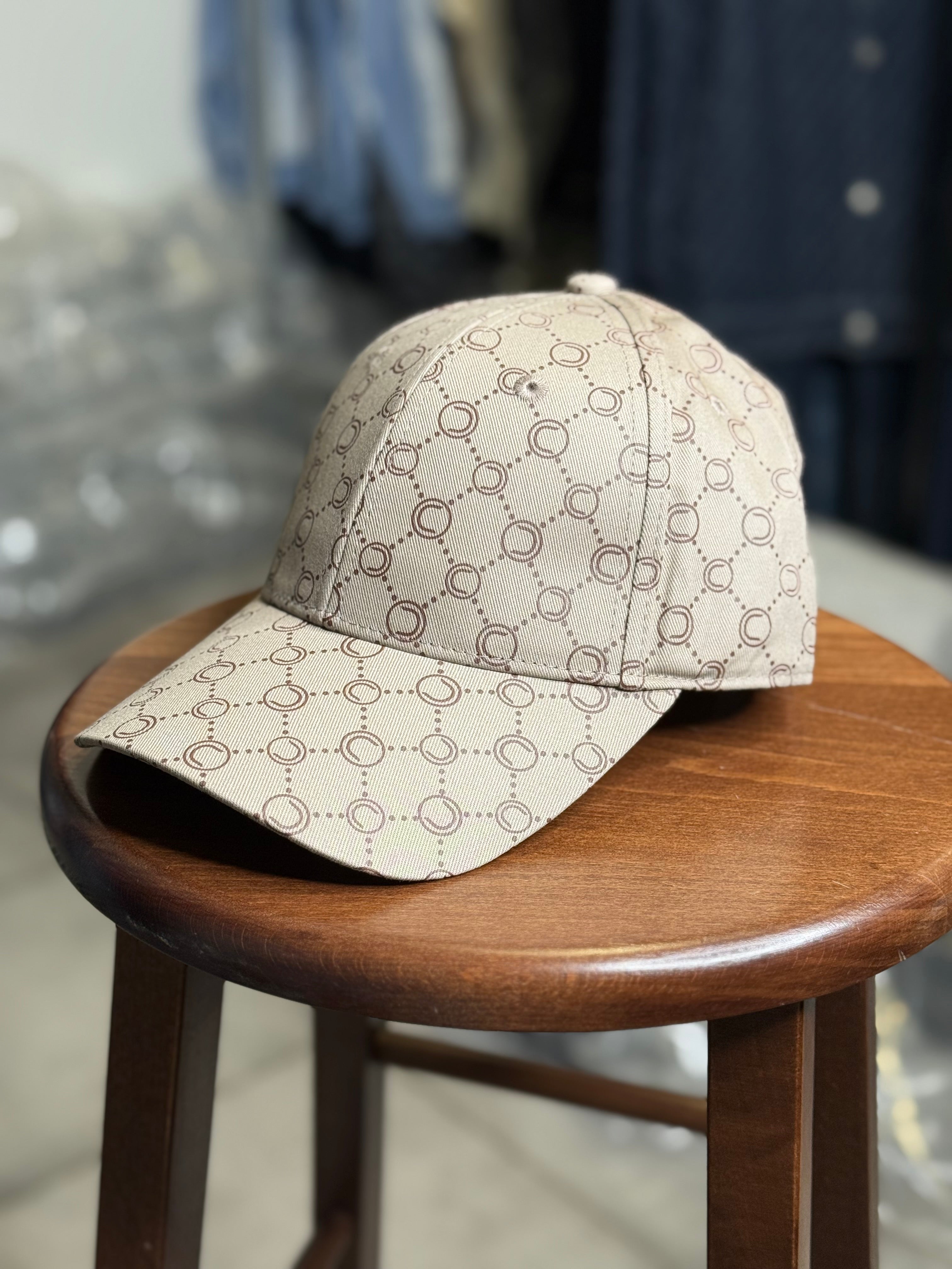 Casquette Chabrand de couleur beige avec motifs C de couleur marron | Lyon