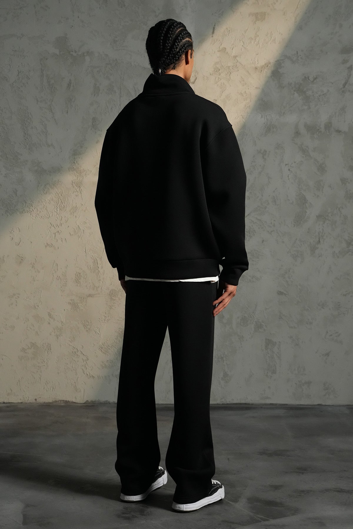 Ensemble basique aspect neoprene de couleur noire pantalon coupe droite et veste sans capuche| Lyon