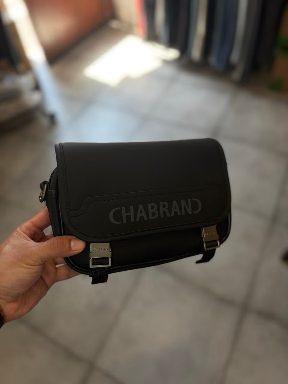 Sacoche à rabat , bandoulière TB CHABRAND NOIR