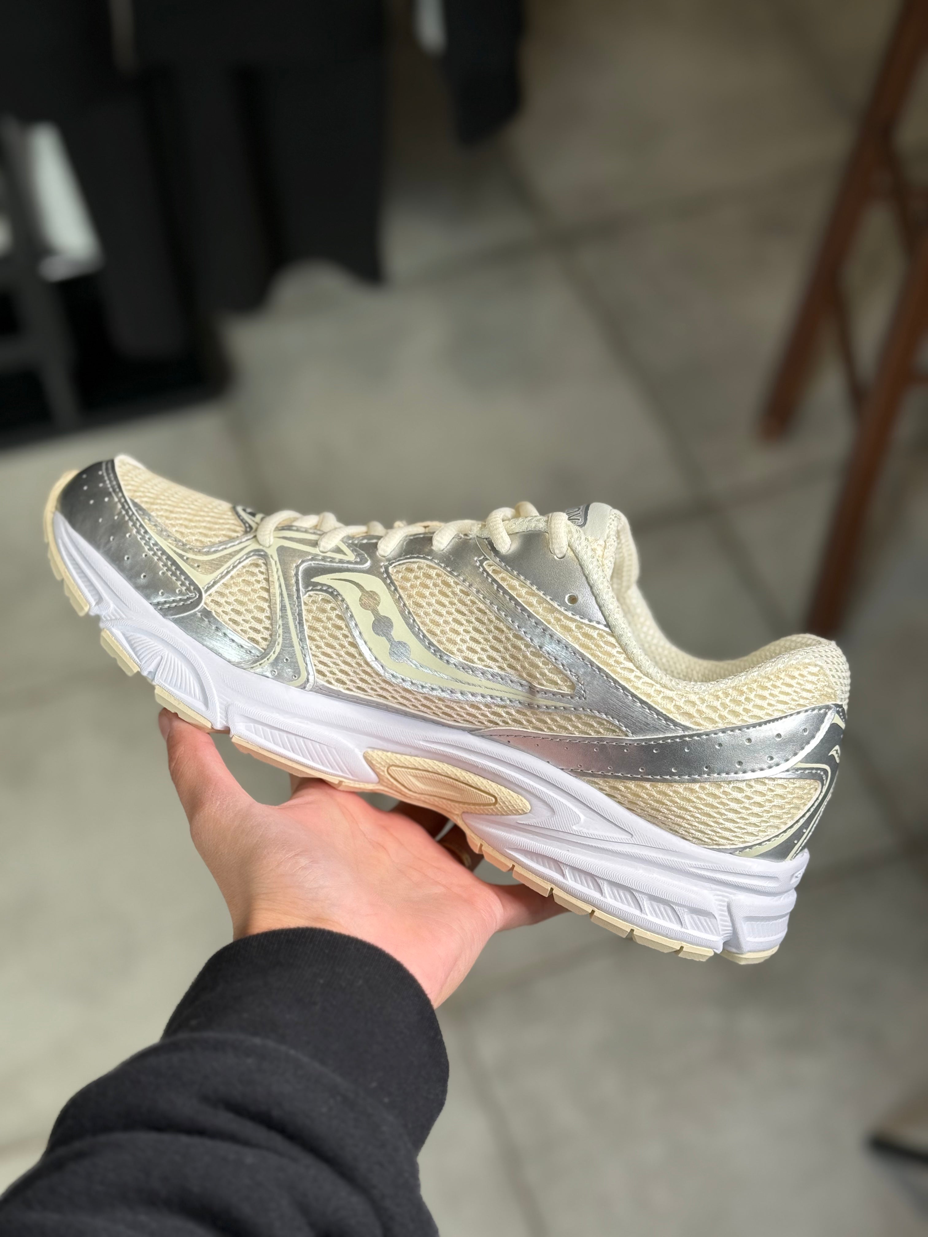 Saucony Ride Millennium beige et grise | Lyon