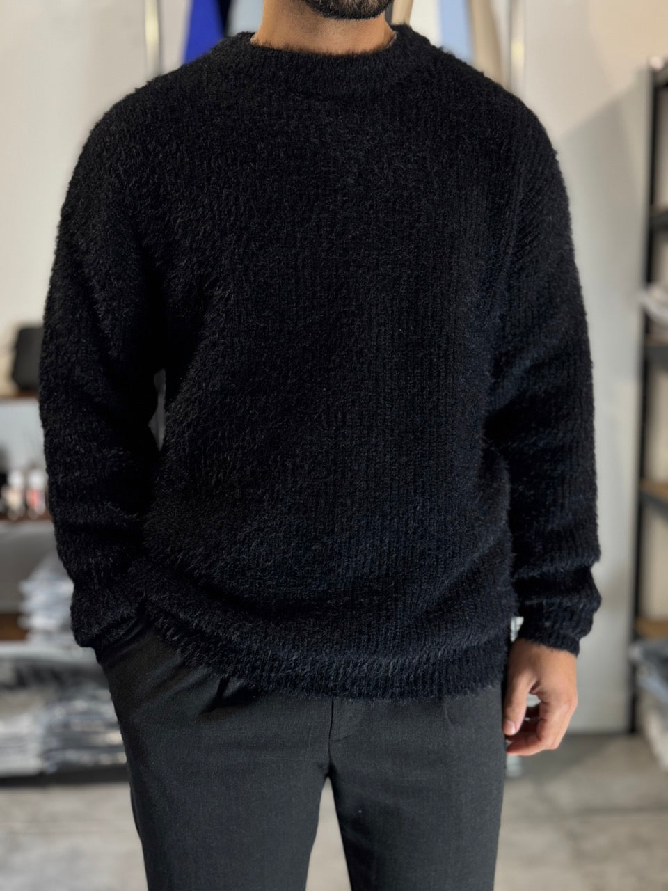 Pull doux en maille noir simple