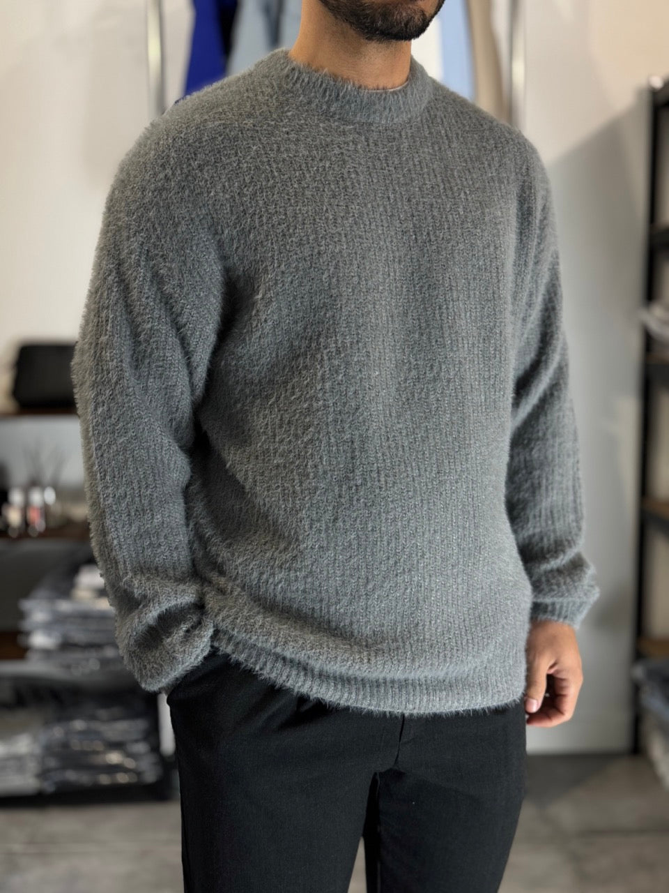 Pull doux en maille gris simple
