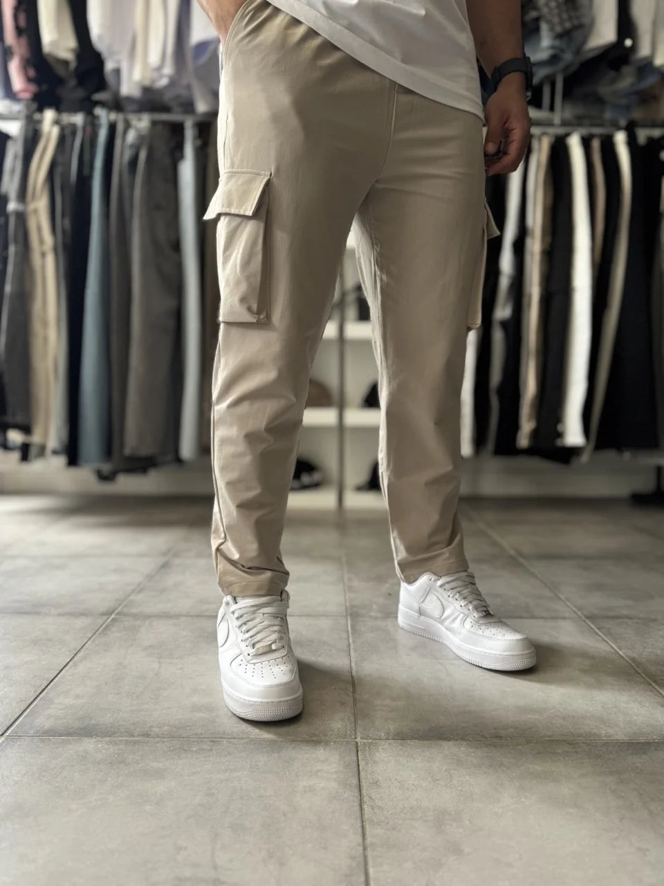 Pantalon cargo beige simple coupe droite élastique