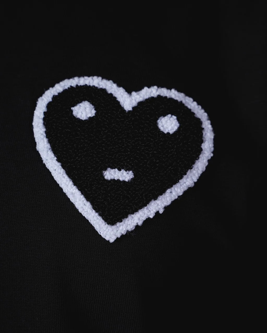 T-shirt oversize noir coeur brodé