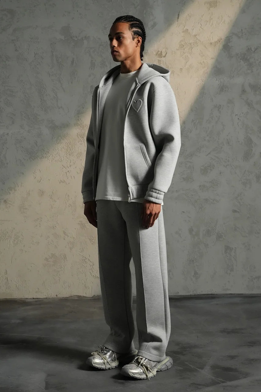 Ensemble basique aspect neoprene de couleur grise pantalon coupe droite et veste avec motif coeur 3D| Lyon