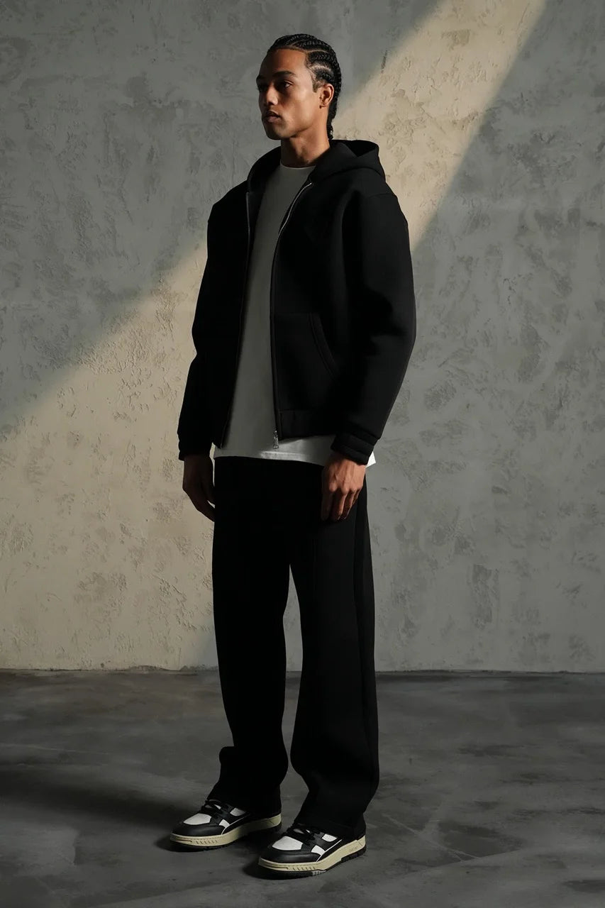 Ensemble basique aspect neoprene de couleur noire pantalon coupe droite et veste avec motif coeur 3D| Lyon