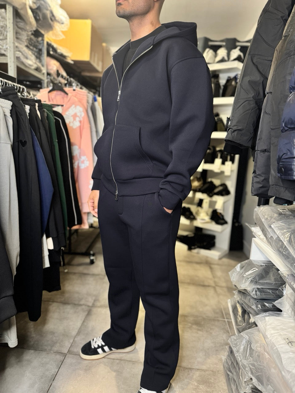 Ensemble basique aspect neoprene de couleur bleu marine pantalon coupe droite et veste | Lyon