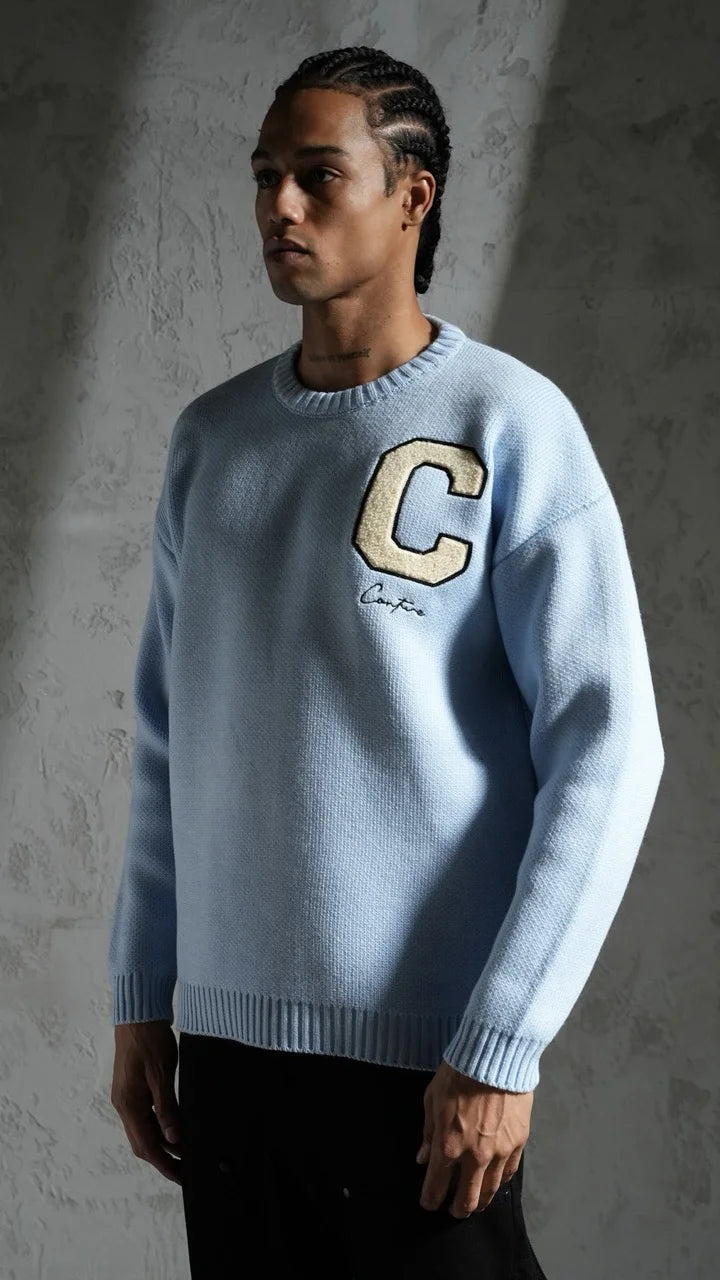 Pull en maille épais Bleu ciel simple avec broderie C beige | Lyon