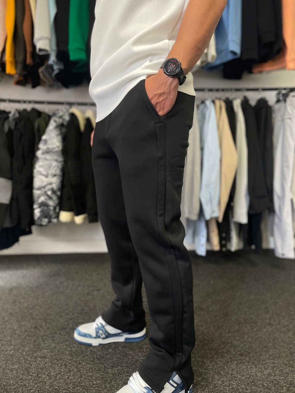 Pantalon jogging noir avec fente cheville Adj