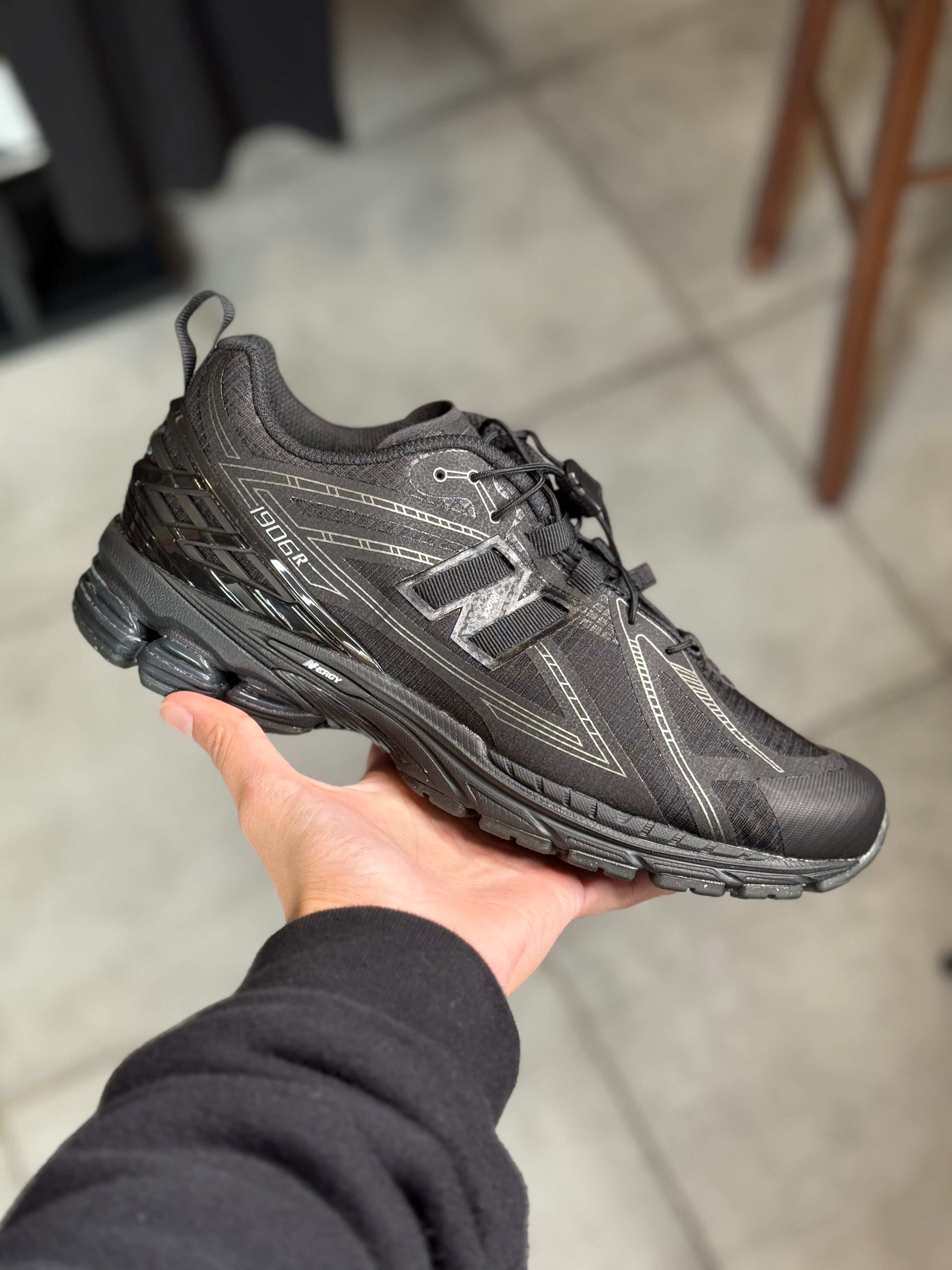 New balance 1906R full black| Lyon