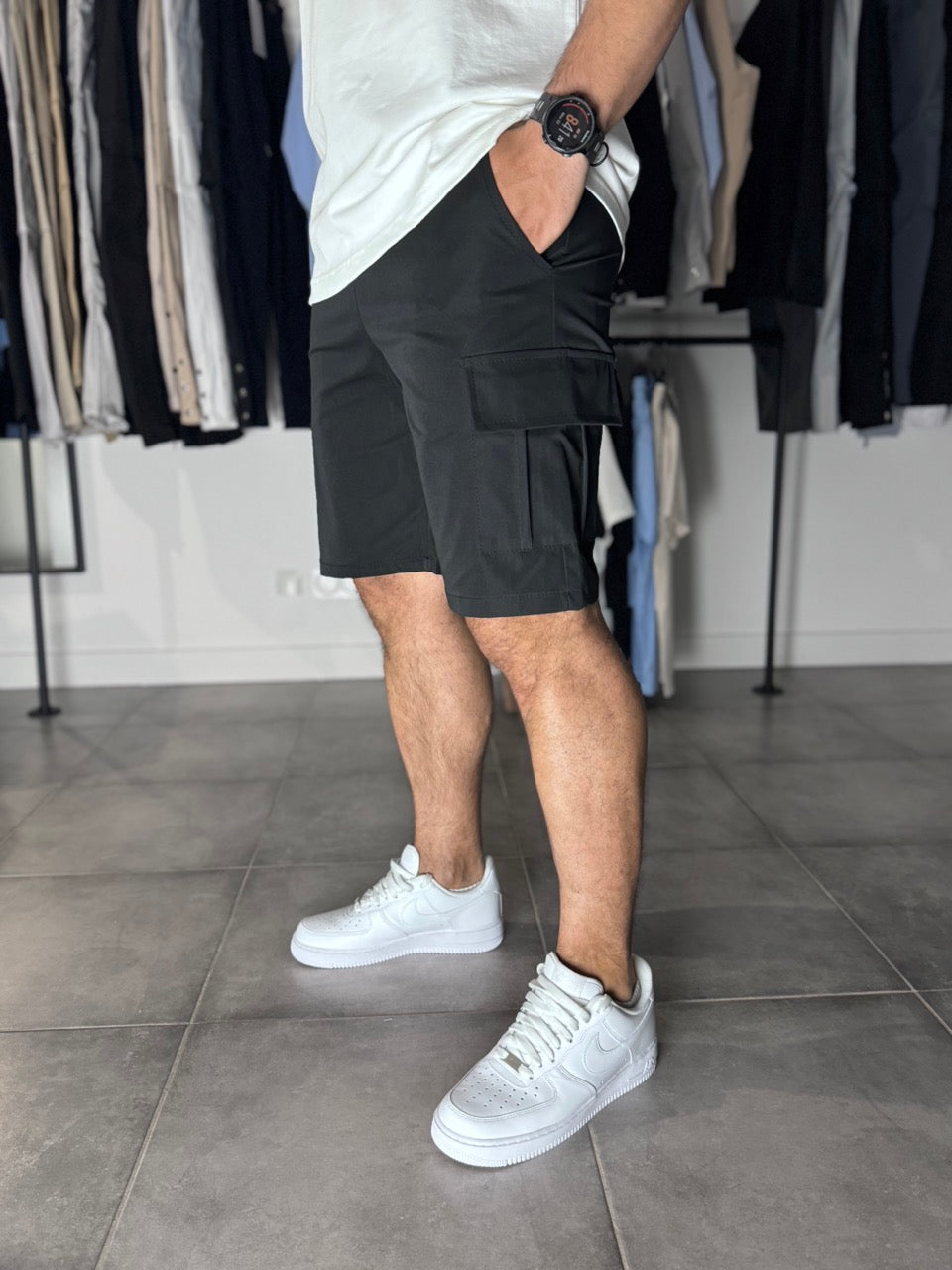 Short cargo noir simple avec poches latérales