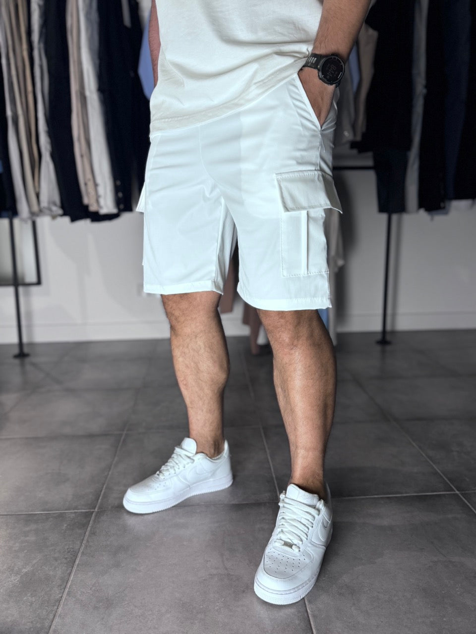 Short cargo blanc simple avec poches latérales