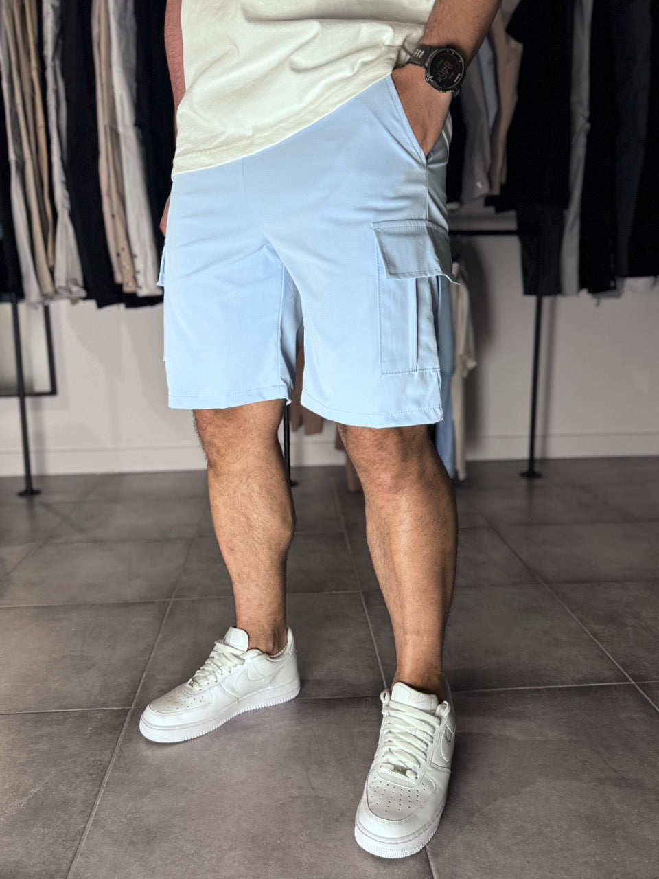 Short cargo bleu ciel simple avec poches latérales