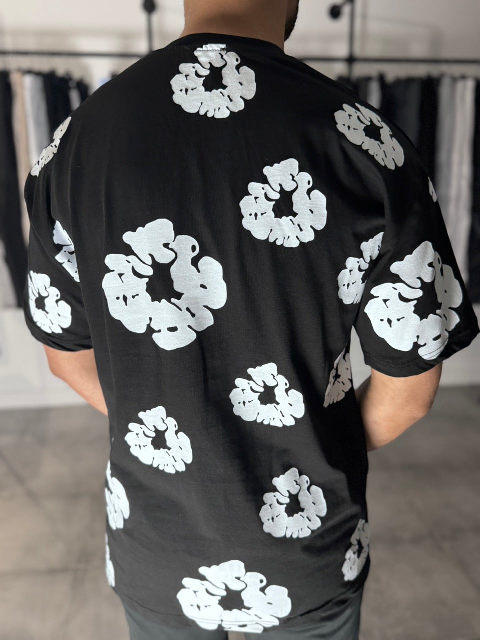 T-shirt noir imprimé fleurs