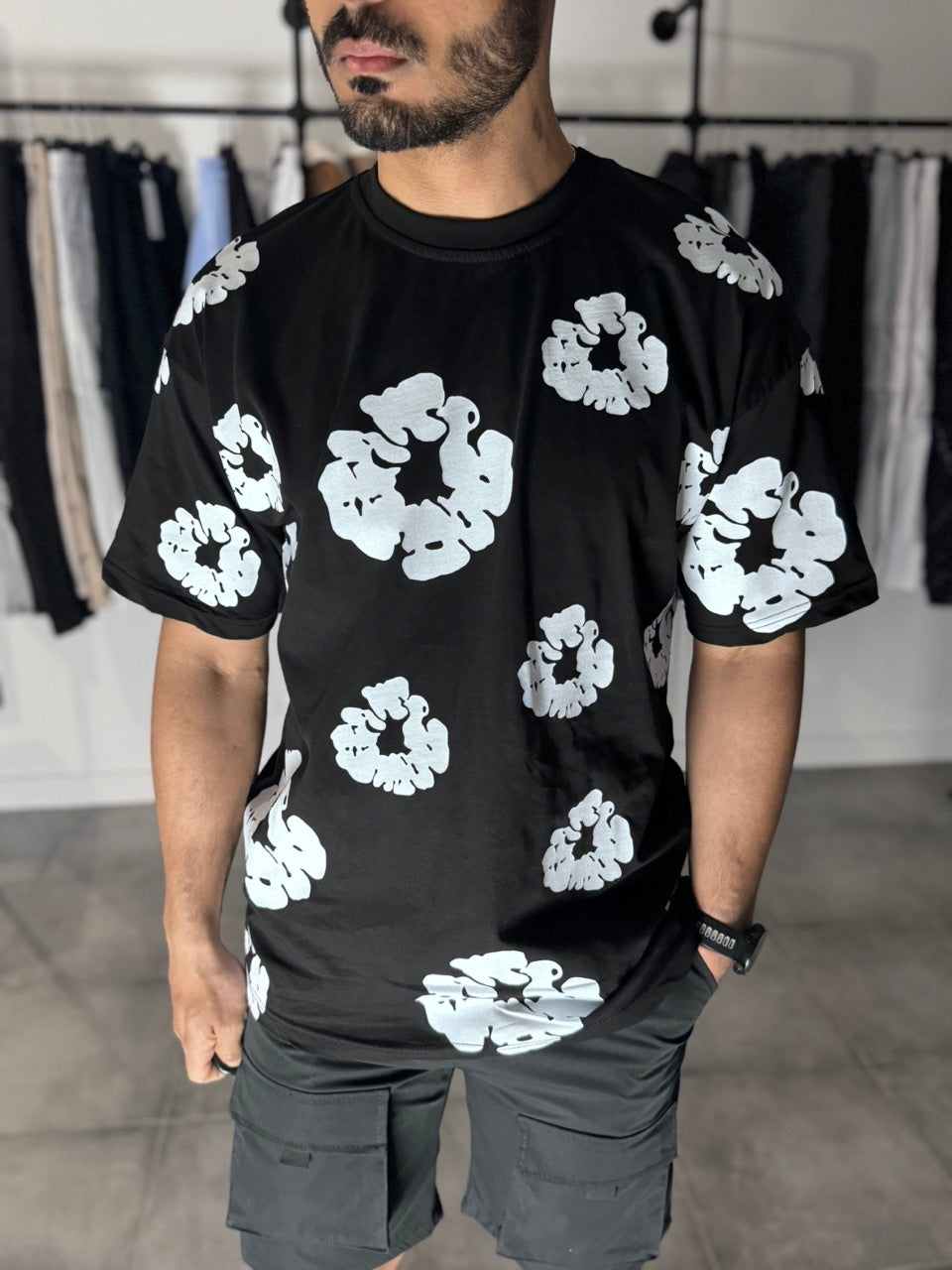 T-shirt noir imprimé fleurs