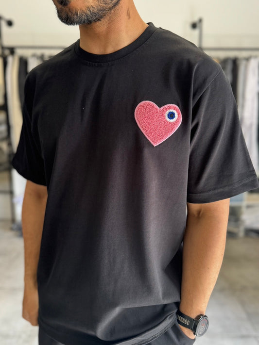 T-shirt noir coeur rose brodé