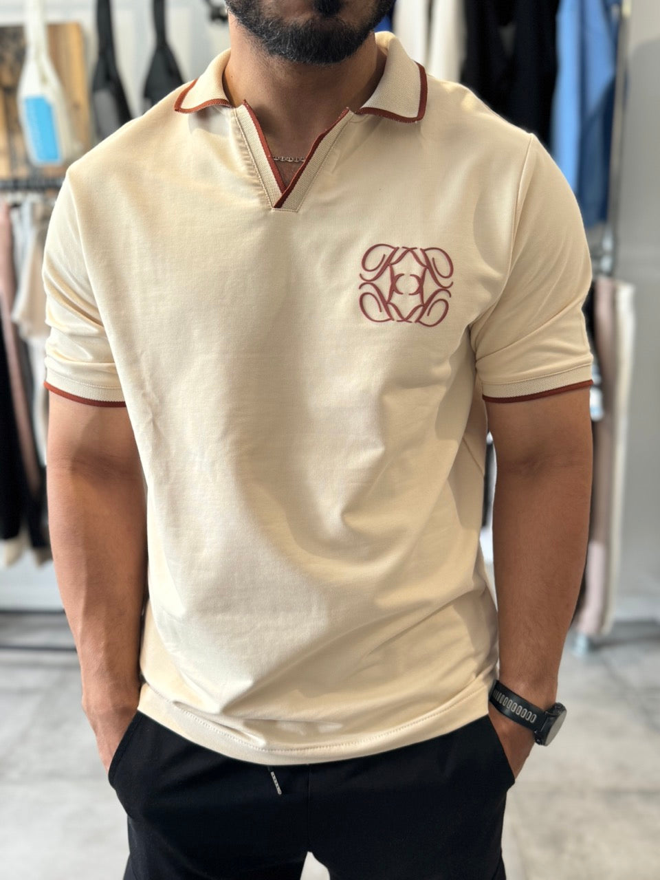 Polo AMA col V beige