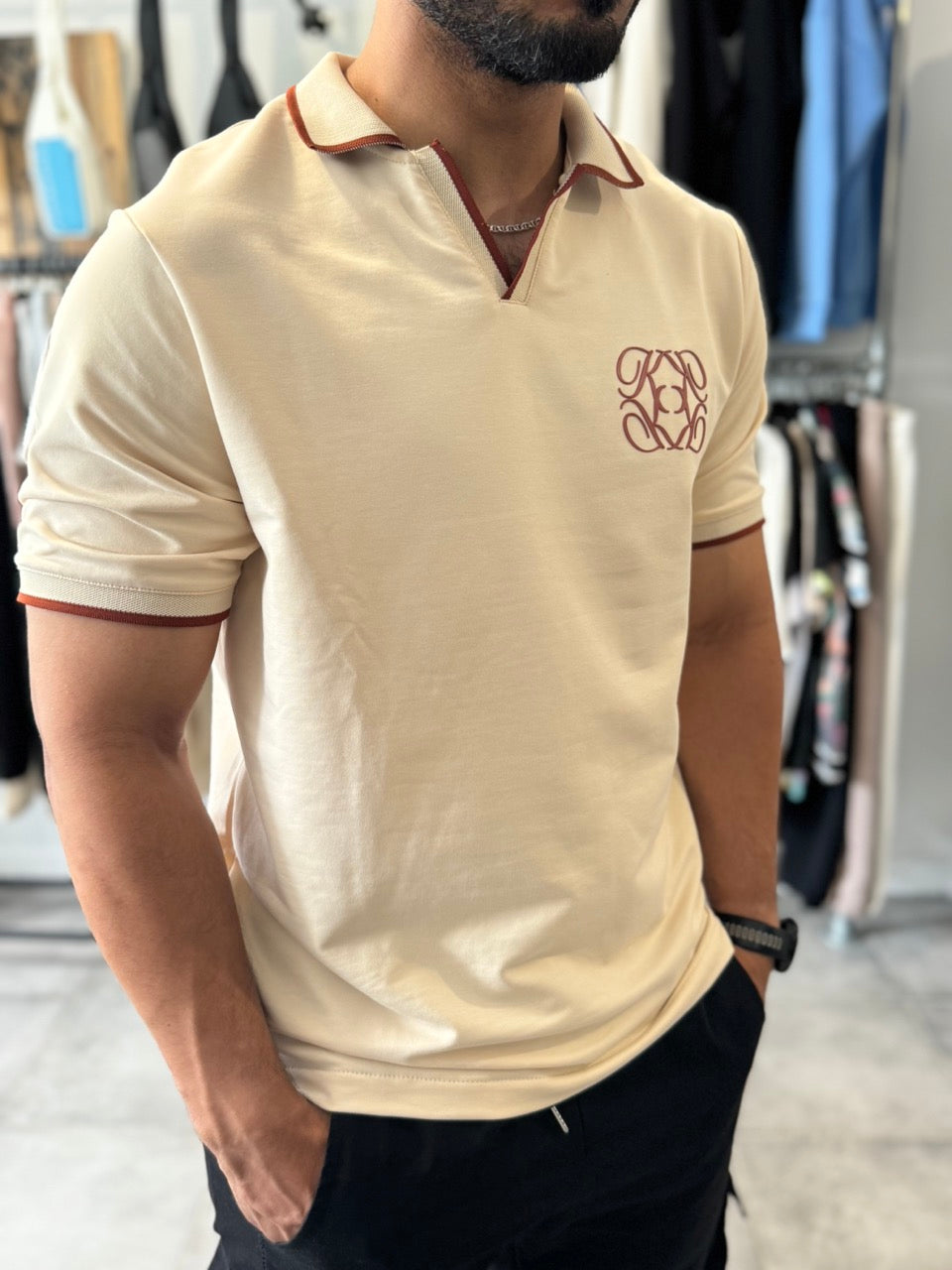 Polo AMA col V beige