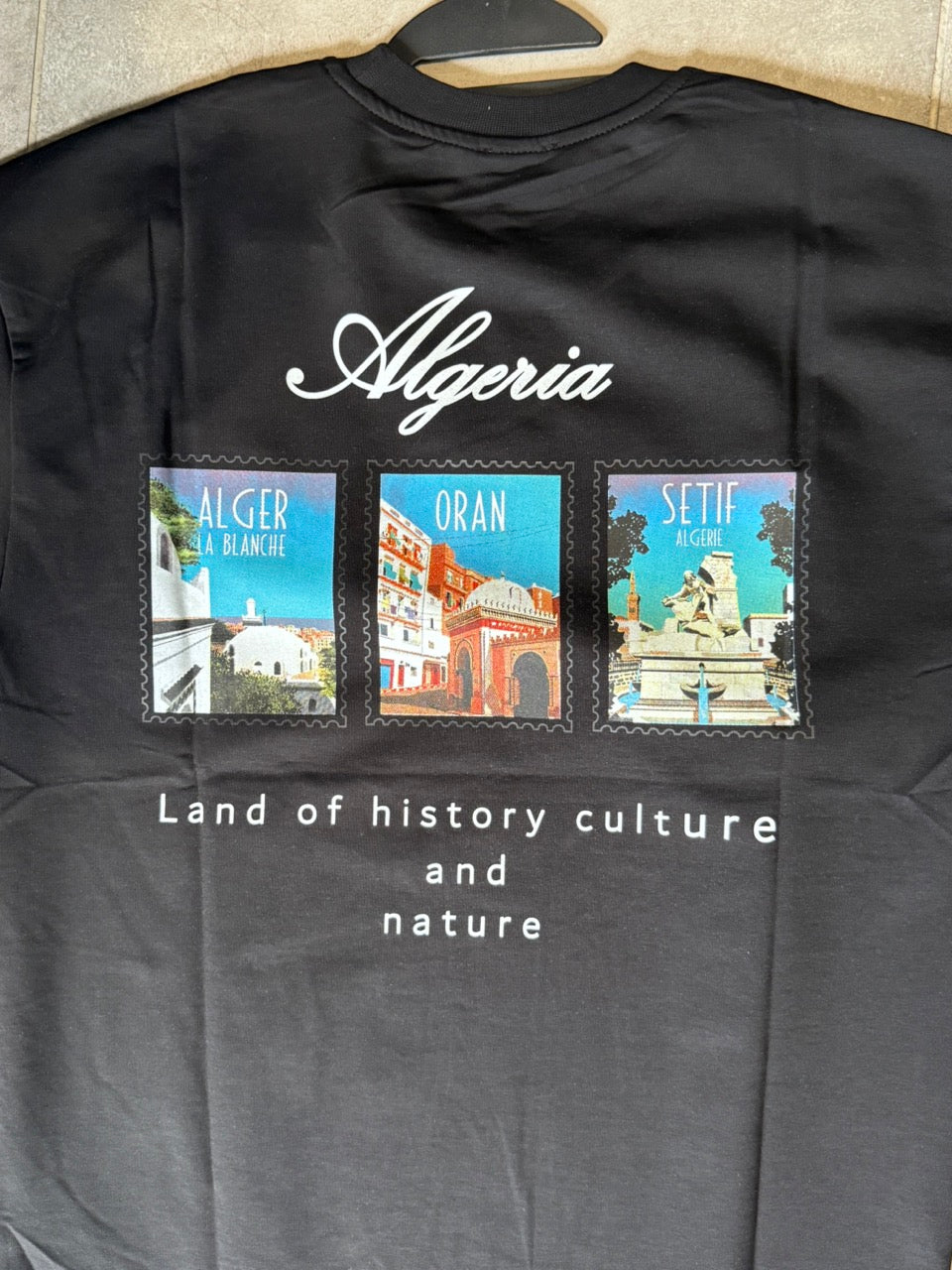 T-shirt large noir Algérie brodé land of history