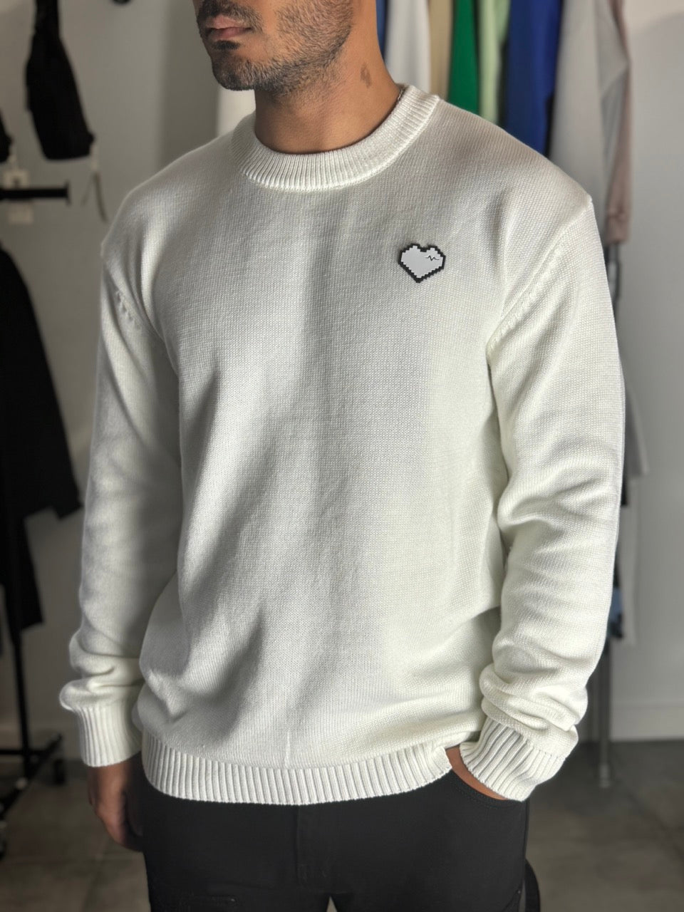 Pull en maille simple motif coeur (Blanc cassé)