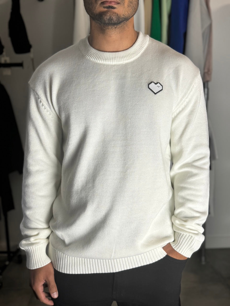 Pull en maille simple motif coeur (Blanc cassé)