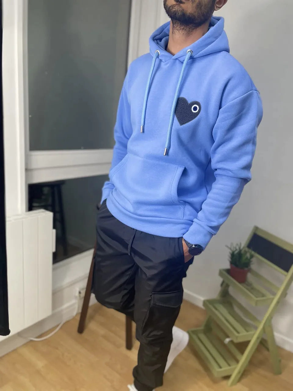 Sweat-shirt à capuche bleu avec coeur brodé Anthracite