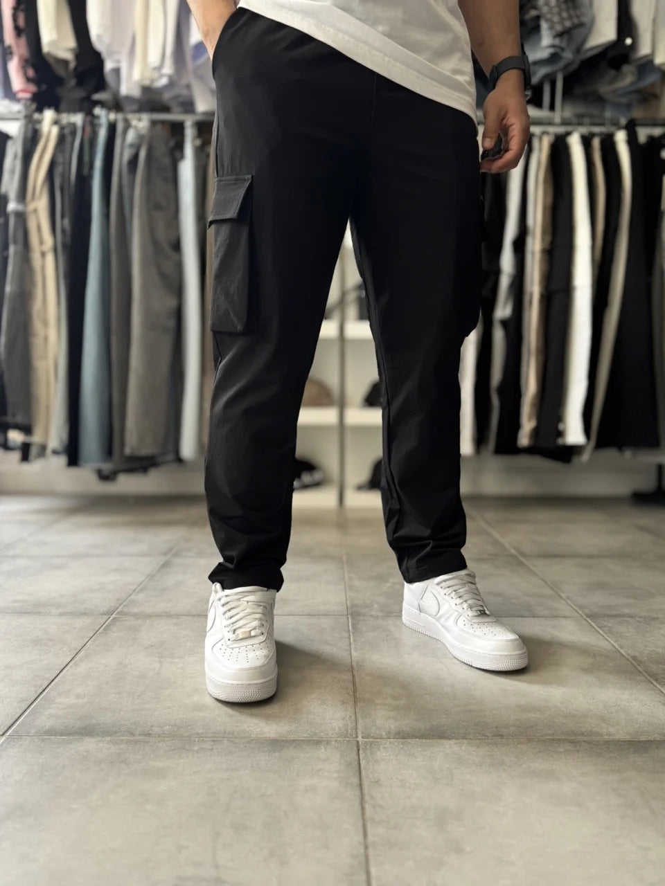 Pantalon cargo noir simple coupe droite élastique