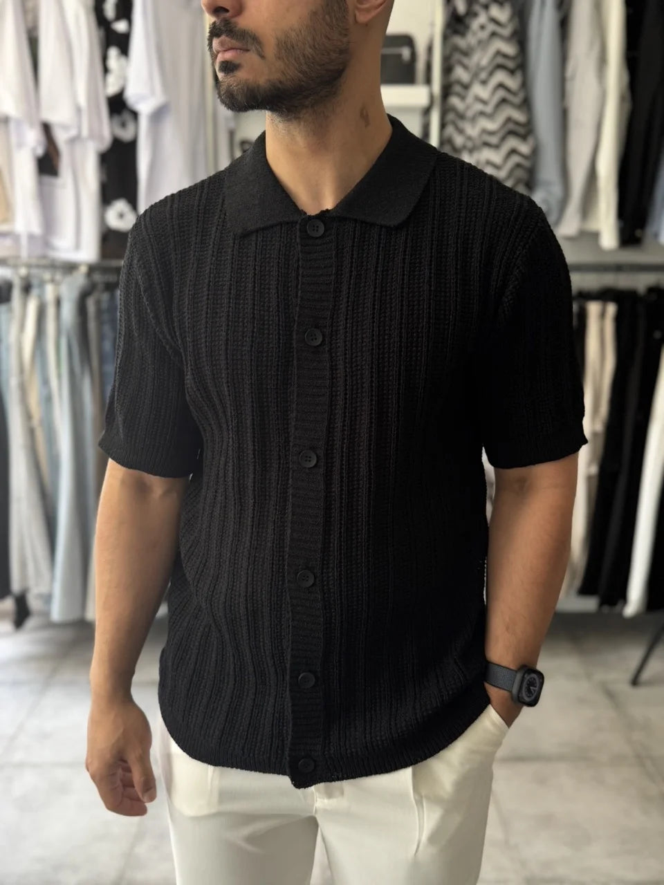 Chemise trouée en maille manches courtes noire
