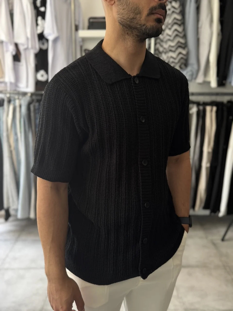 Chemise trouée en maille manches courtes noire
