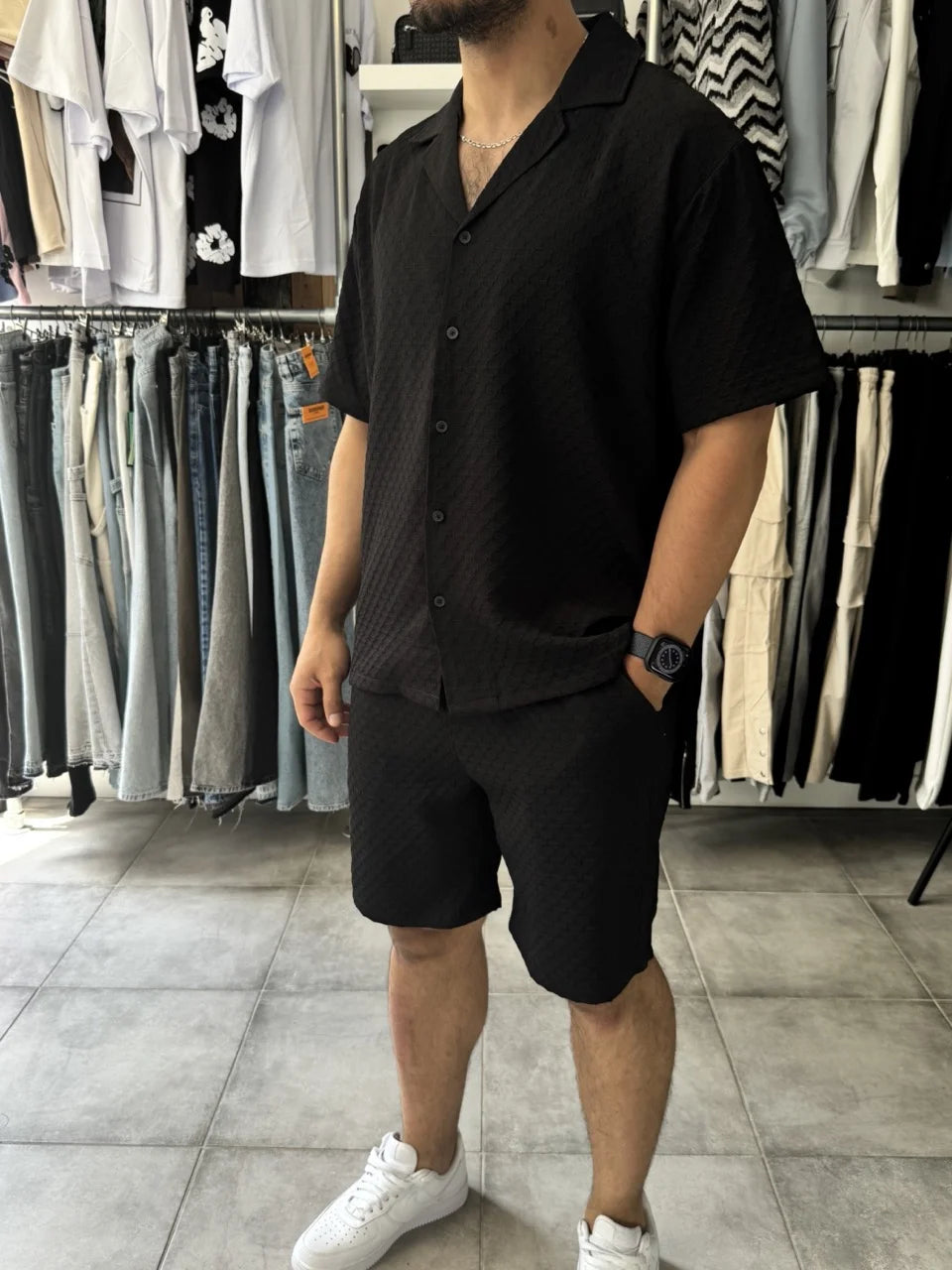 Ensemble a motifs chemise short noir