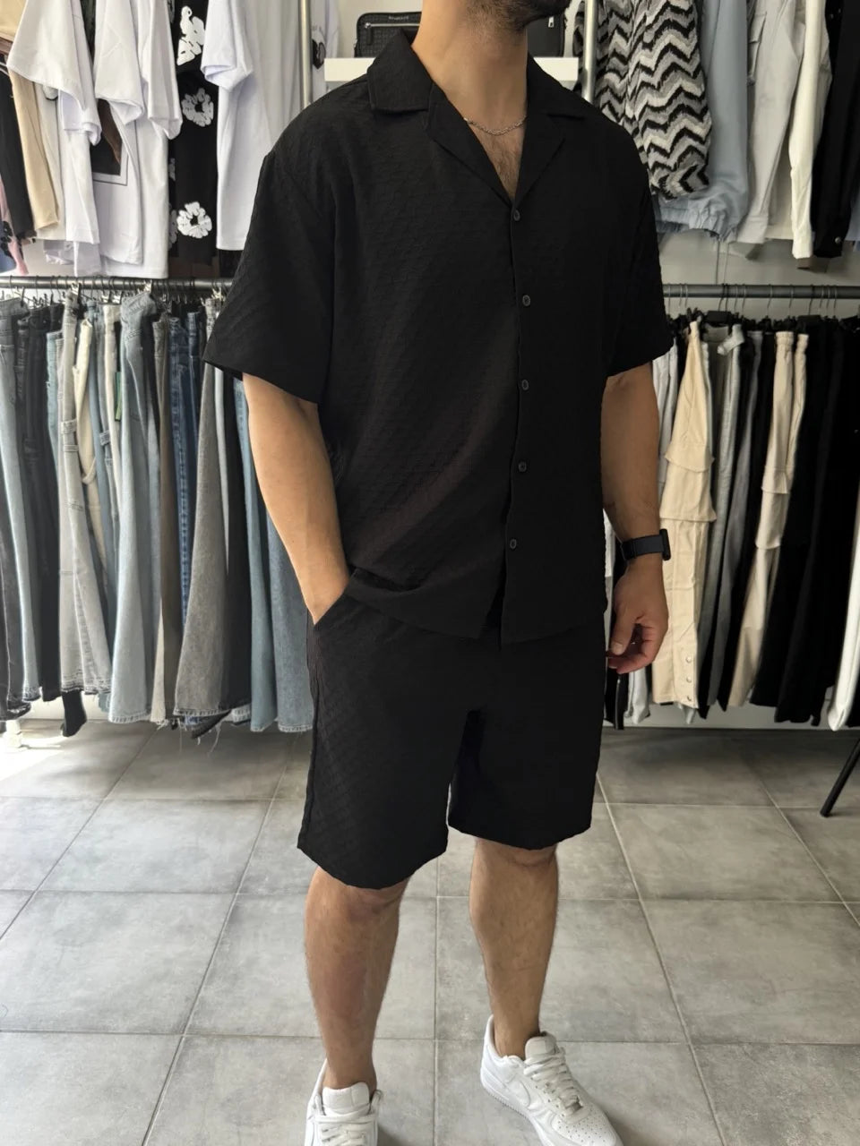Ensemble a motifs chemise short noir