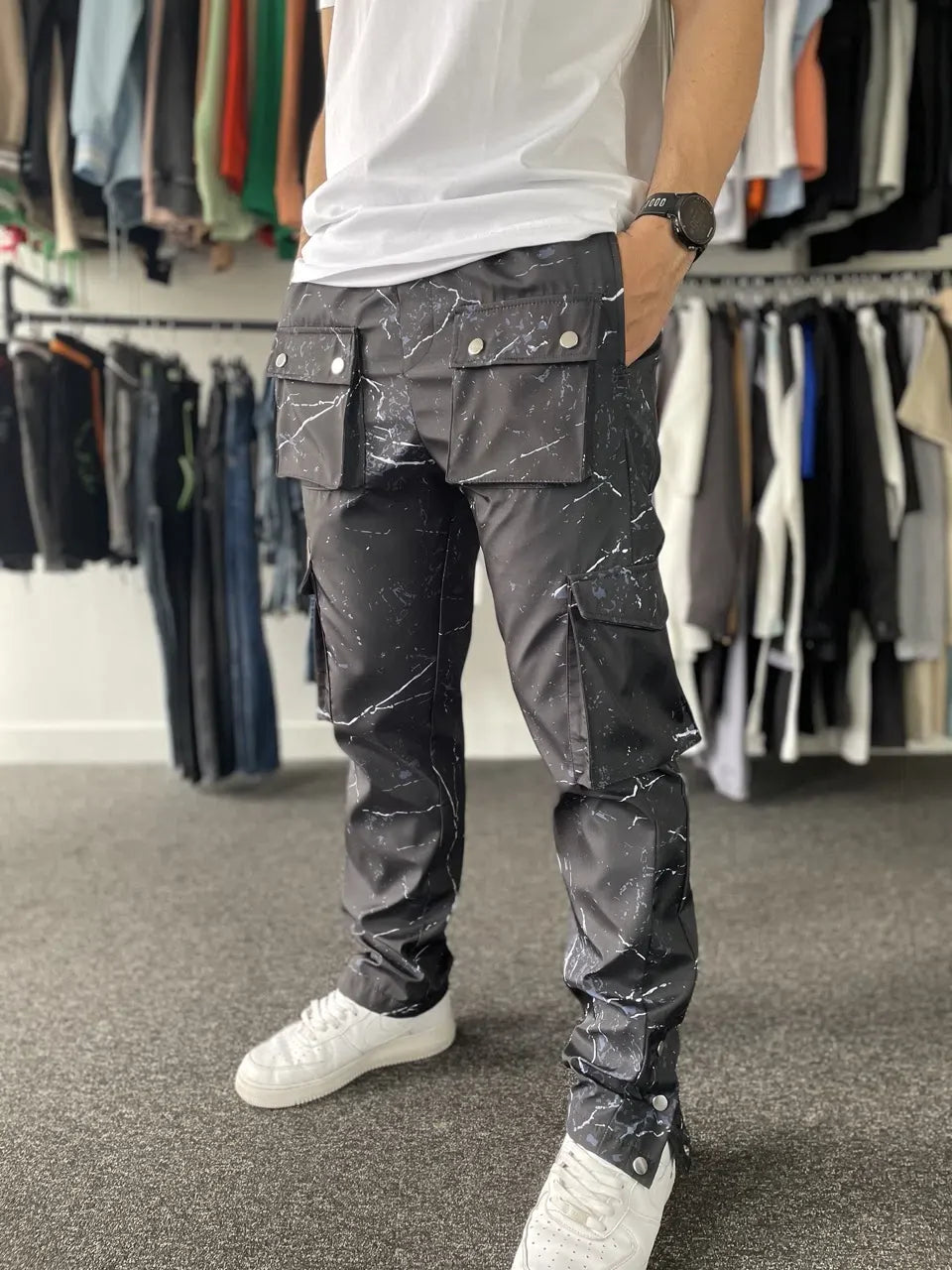 Pantalon cargo Noir marbré boutonné