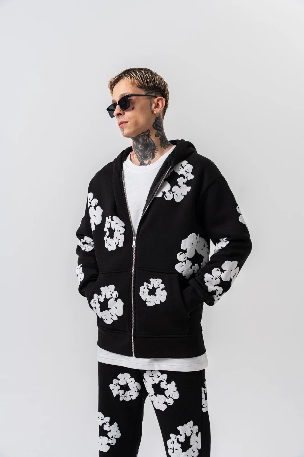 Ensemble jogging à FLEURS veste à capuche et pantalon Noir / Blanc | Lyon