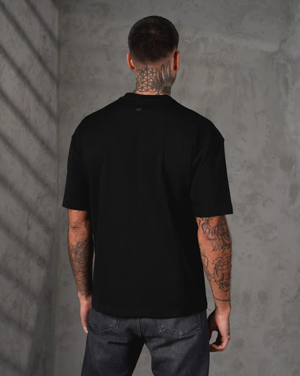 T-shirt oversize noir coeur brodé