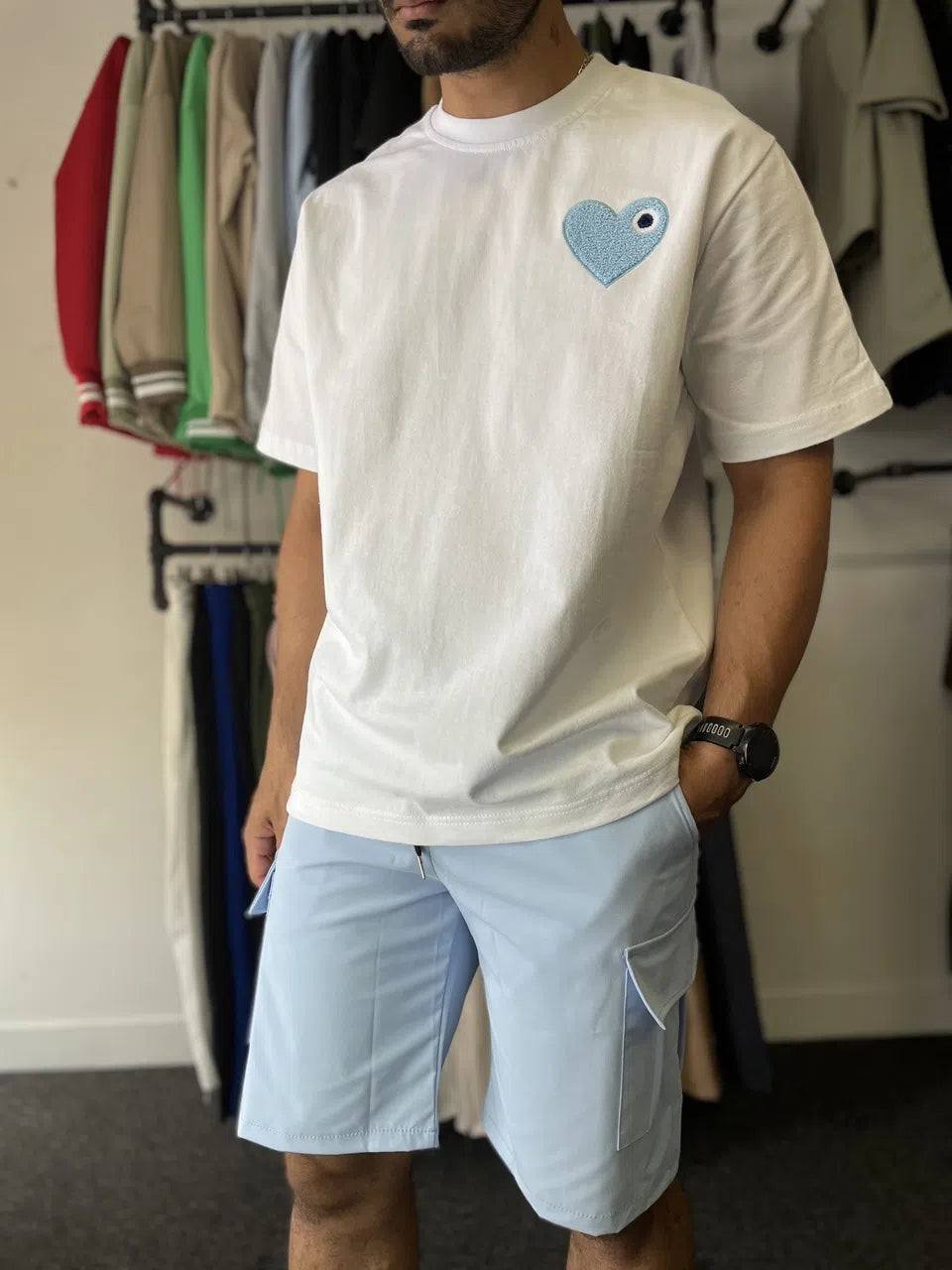 T-shirt blanc coeur bleu brodé