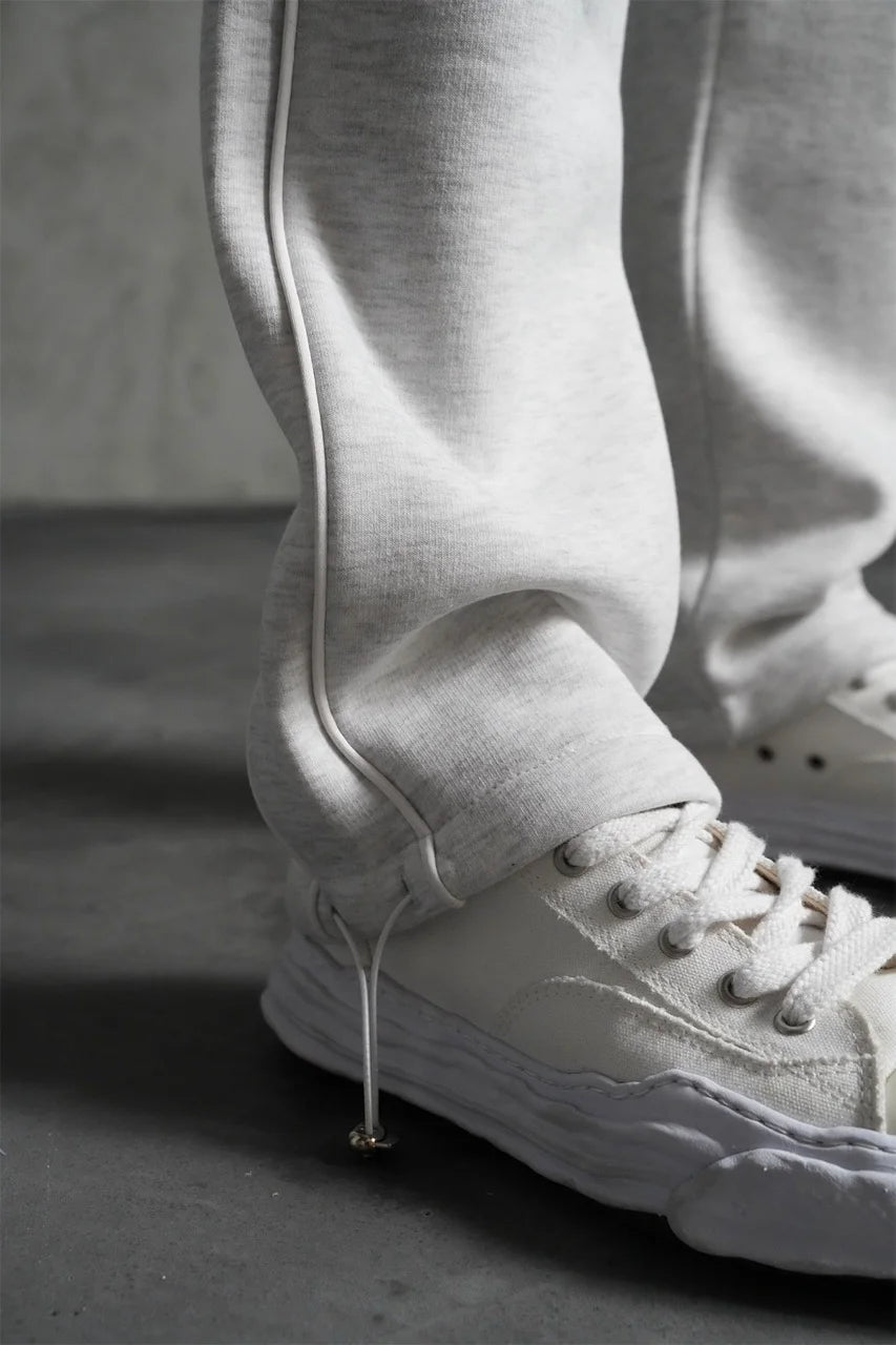 Ensemble basique de couleur grise pantalon coupe droite et veste sans capuche | Lyon