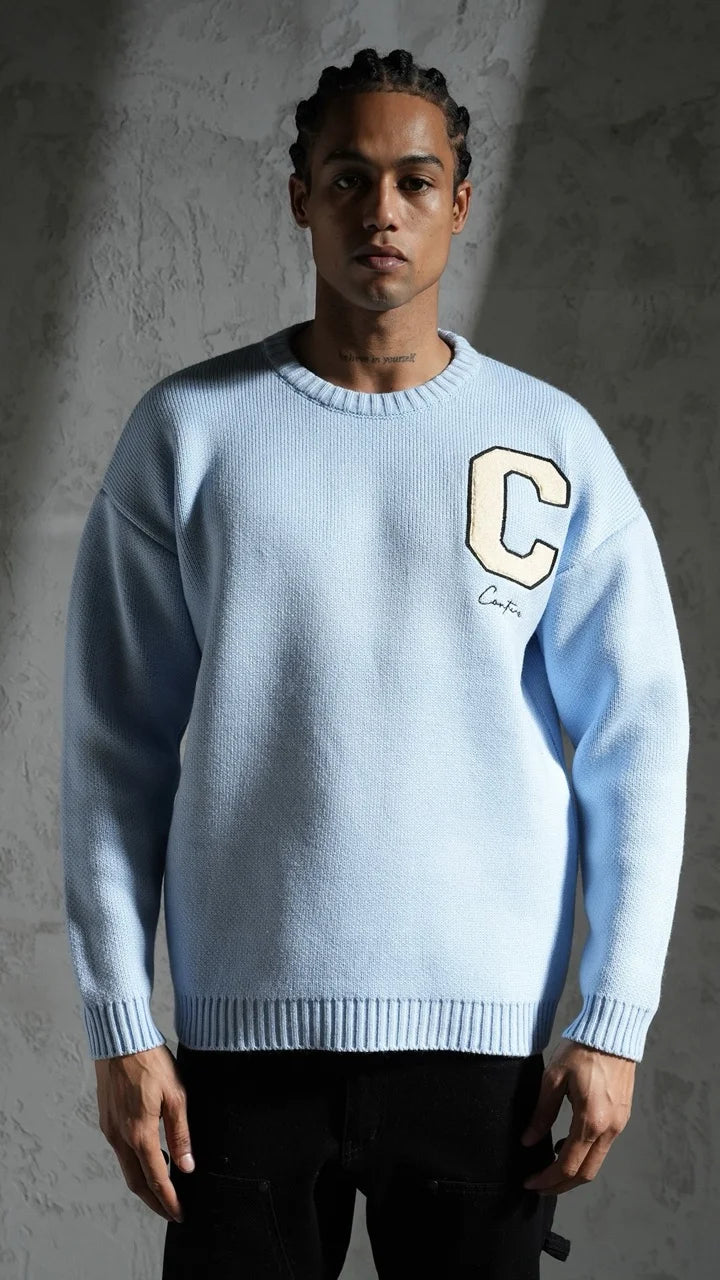 Pull en maille épais Bleu ciel simple avec broderie C beige | Lyon