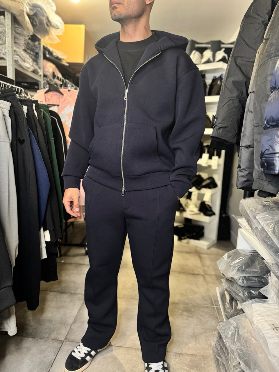 Ensemble basique aspect neoprene de couleur bleu marine pantalon coupe droite et veste | Lyon