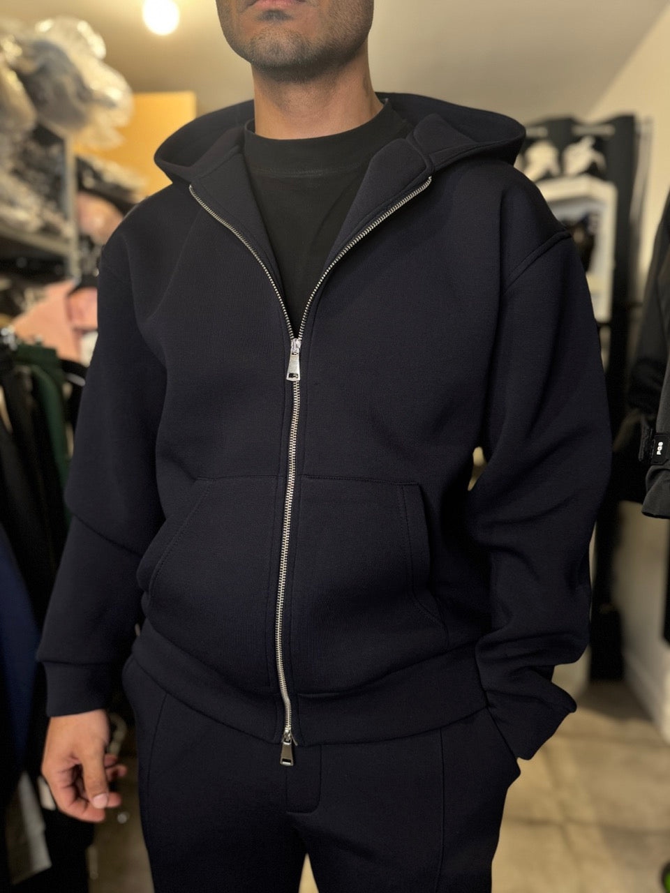 Ensemble basique aspect neoprene de couleur bleu marine pantalon coupe droite et veste | Lyon