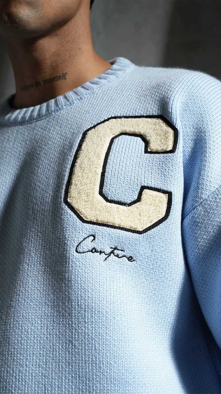 Pull en maille épais Bleu ciel simple avec broderie C beige | Lyon