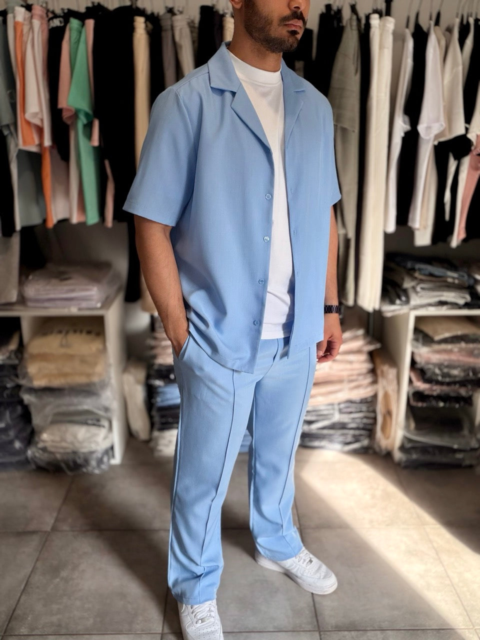 Ensemble chemise demi-manche Pantalon coupe droite bleu ciel YOTA | Lyon