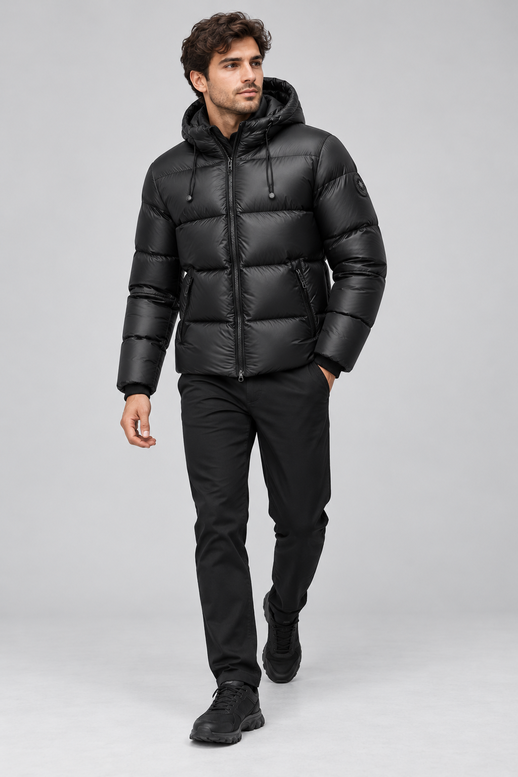 Doudoune PARAGOOSE GOLD noire portée – vue trois quarts