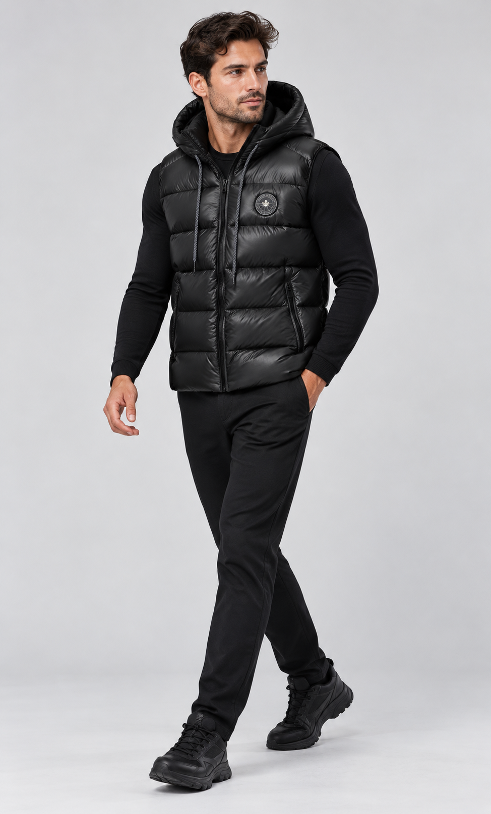 Doudoune sans manches PARAGOOSE SPORT noire portée – vue trois quarts